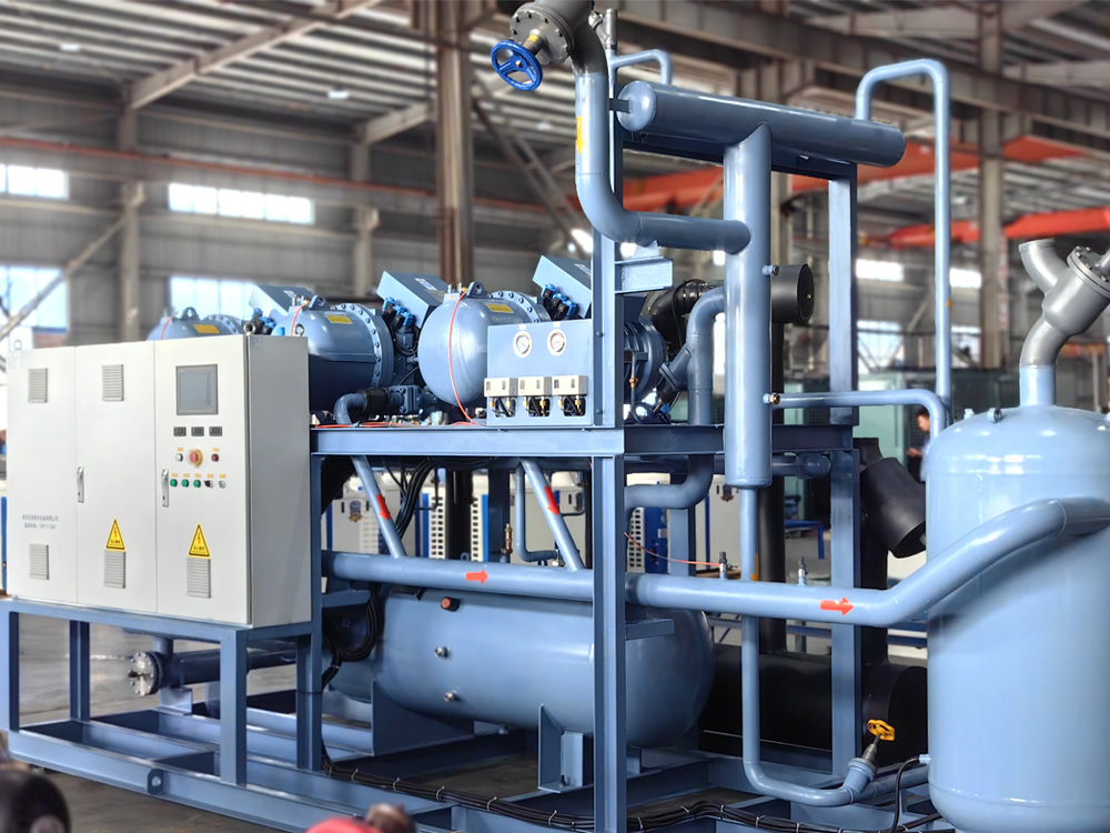 Tatlong parallel screw compressor unit